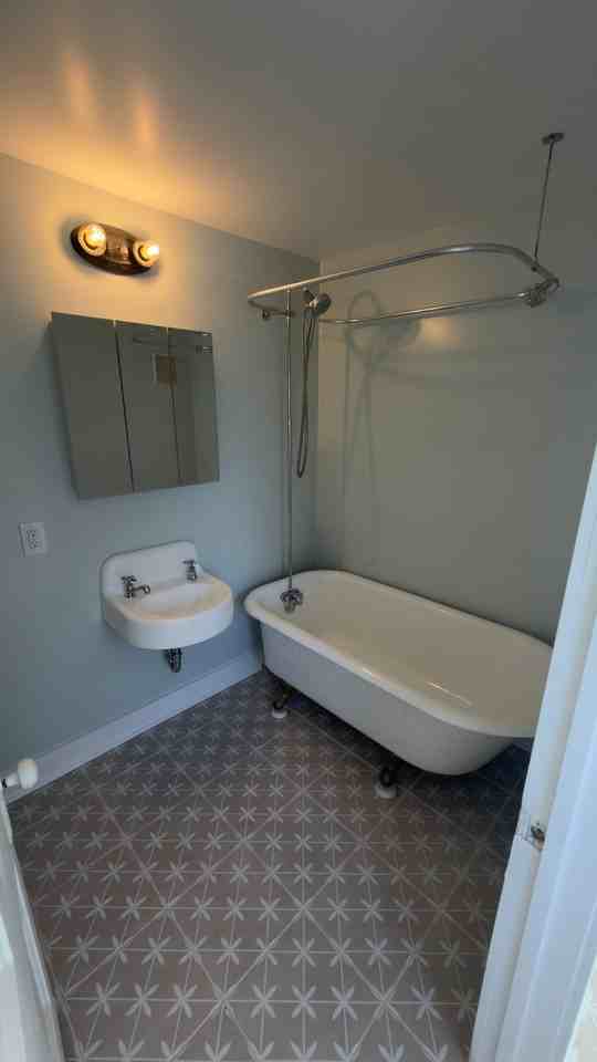 900 Sabine St #2 - Photo 6 of 13