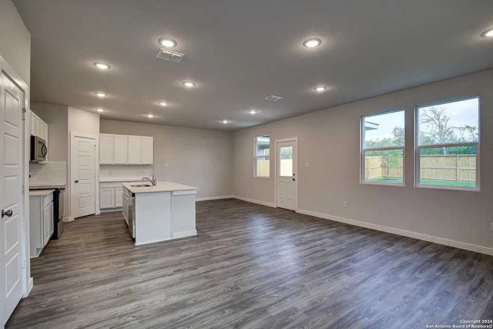 12515 Spike Hts - Photo 3 of 20