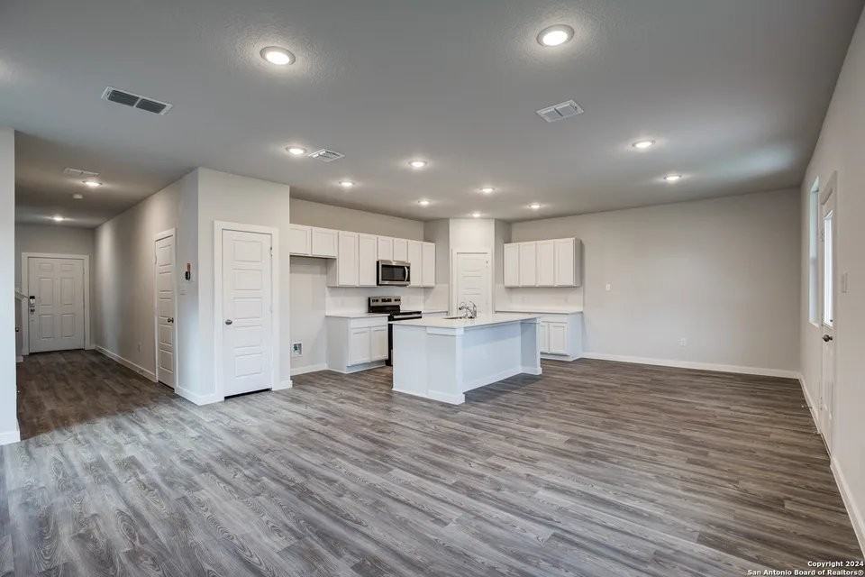 12515 Spike Hts - Photo 4 of 20