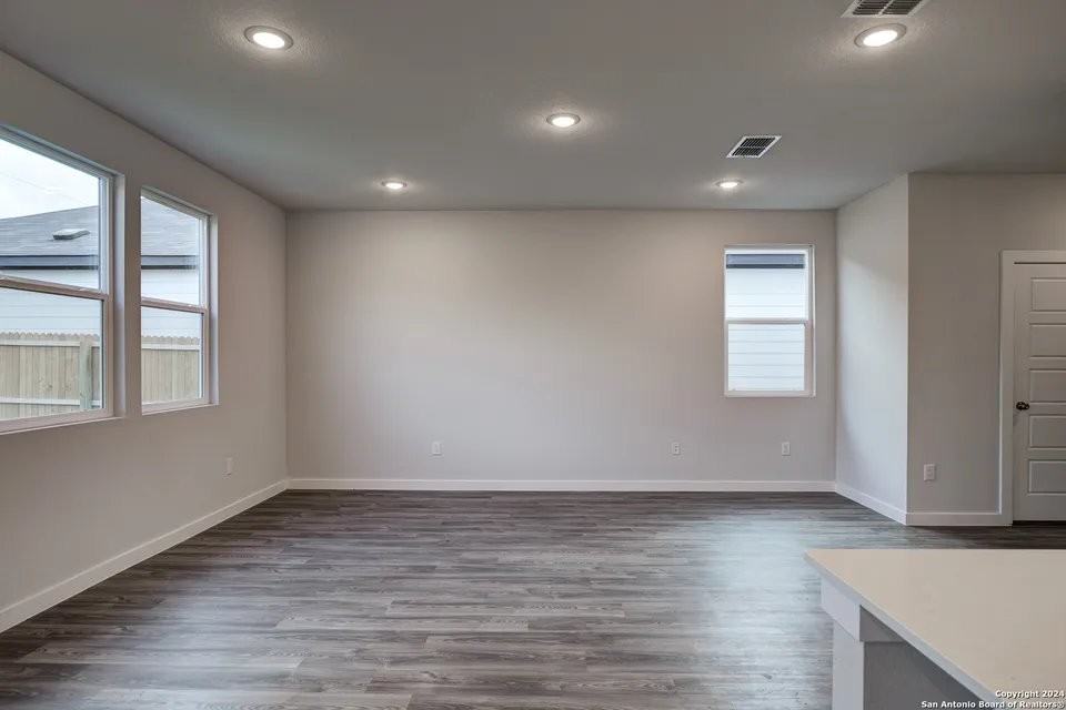 12515 Spike Hts - Photo 5 of 20