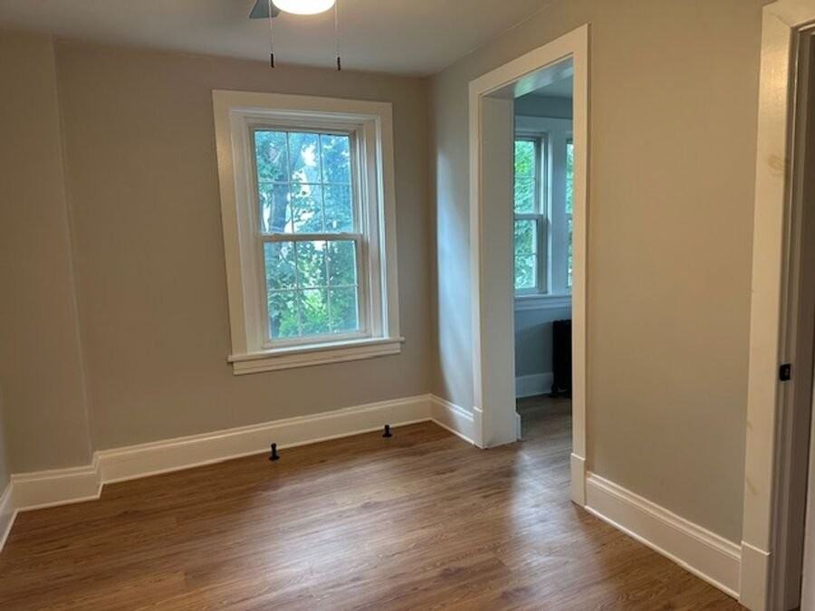 2426 Mercer St - Photo 3 of 9
