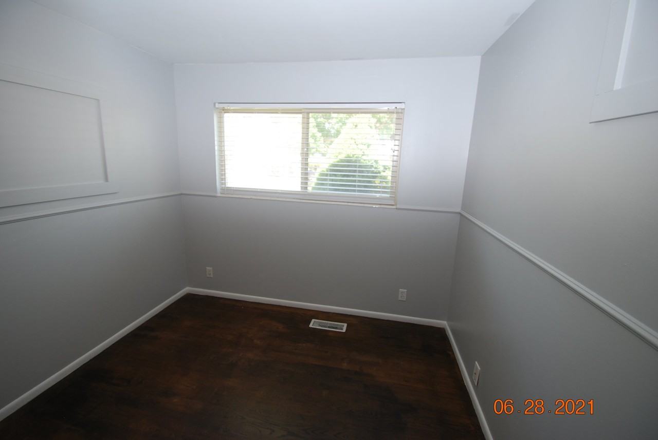421 Wn - Photo 3 of 5