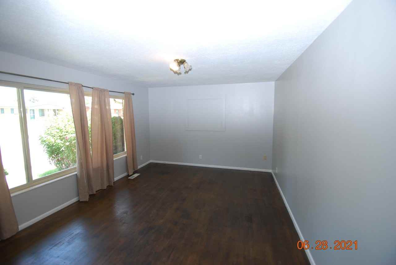 421 Wn - Photo 4 of 5