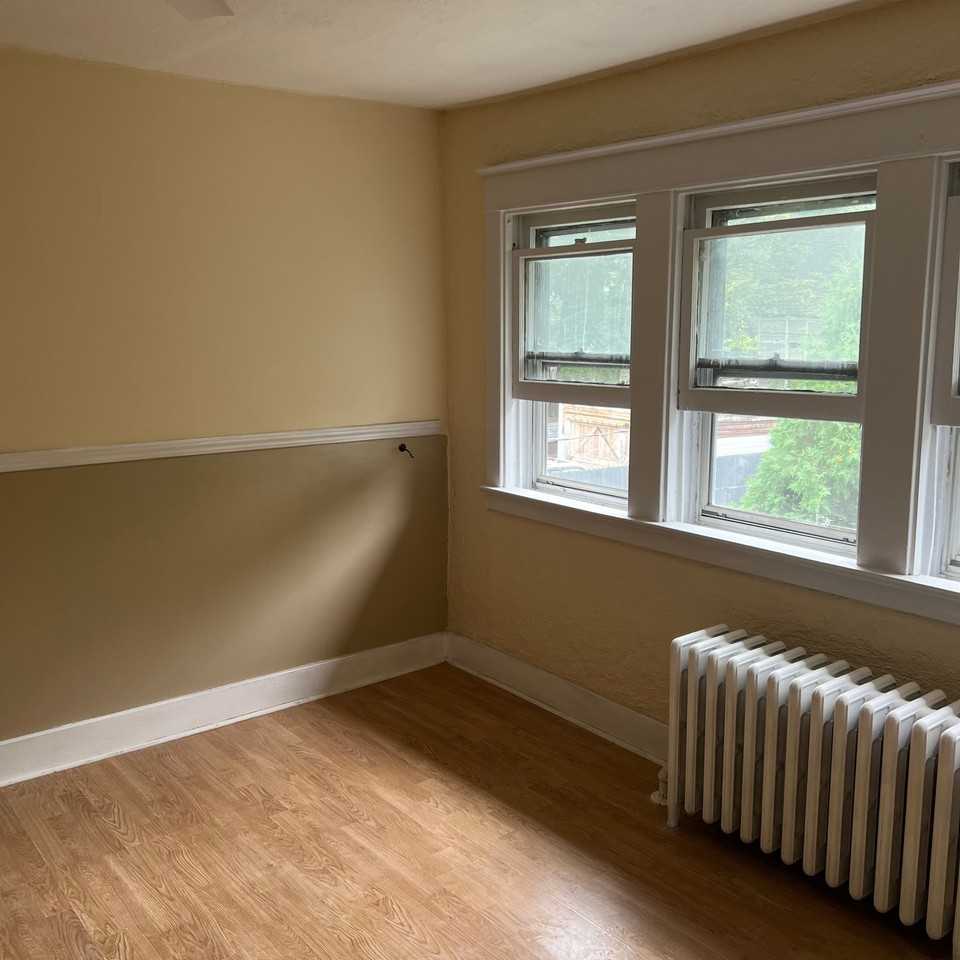 1991 Hertel Ave - Photo 4 of 11