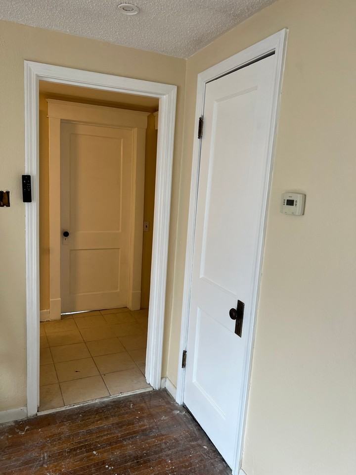 1991 Hertel Ave - Photo 7 of 11