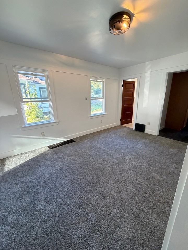 640 S 104th St - Photo 6 of 11