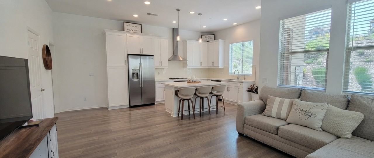 27411 Pioneer Ct - Photo 3 of 15