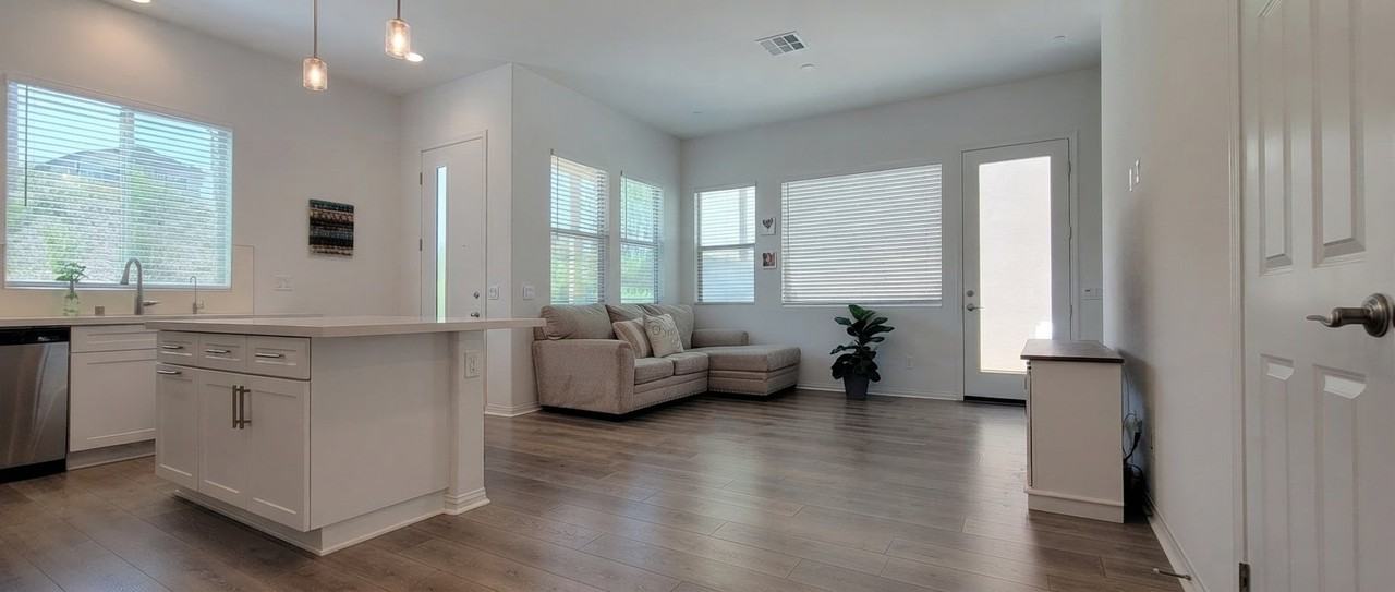 27411 Pioneer Ct - Photo 5 of 15