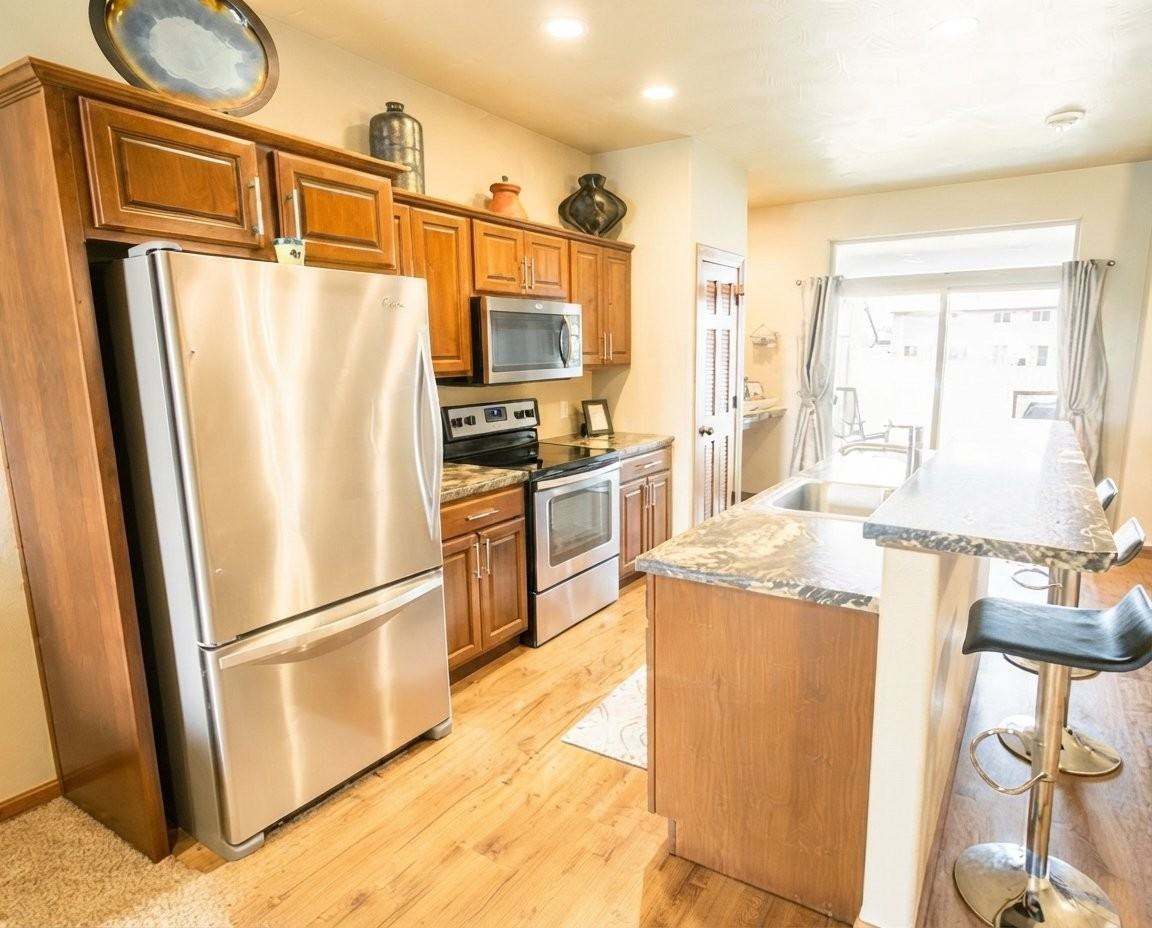 8704 W Wiseman St - Photo 3 of 20