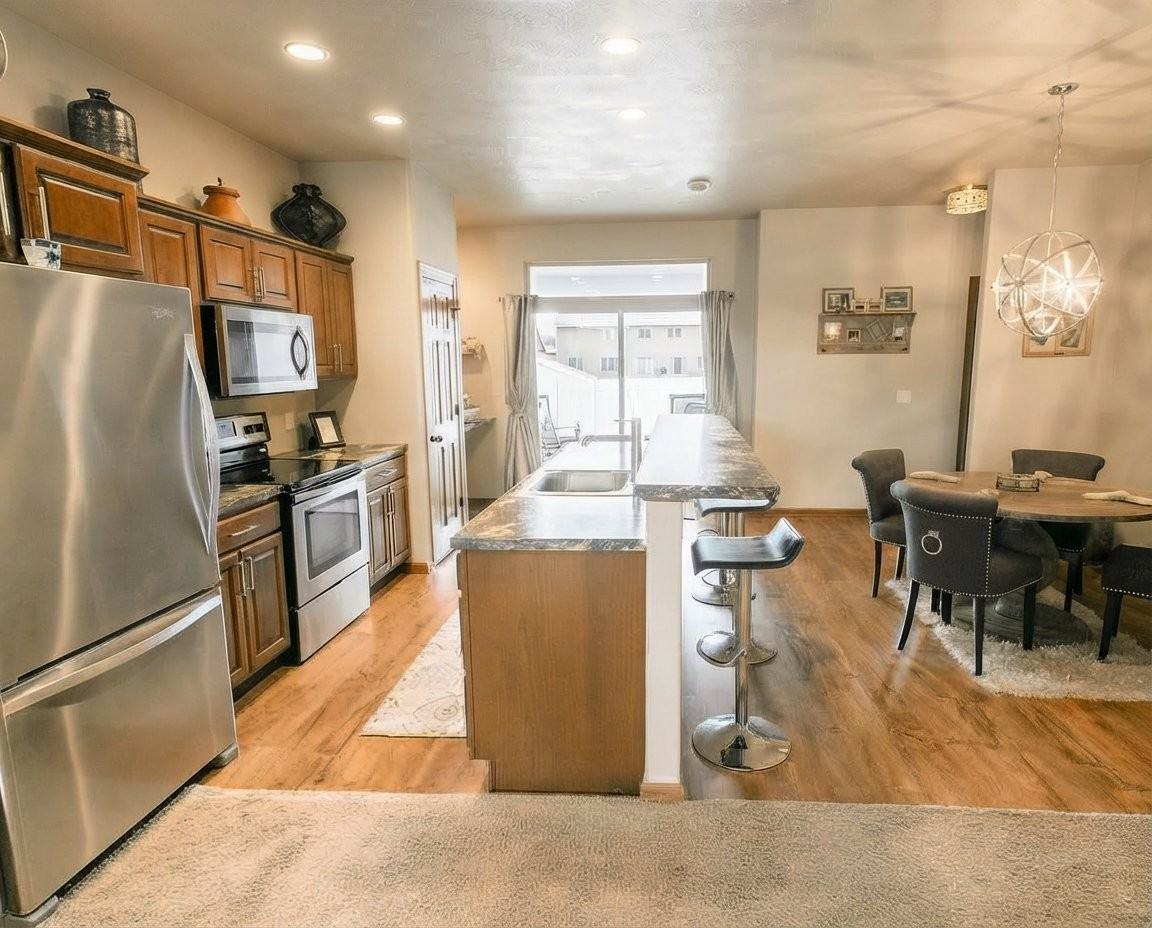 8704 W Wiseman St - Photo 4 of 20