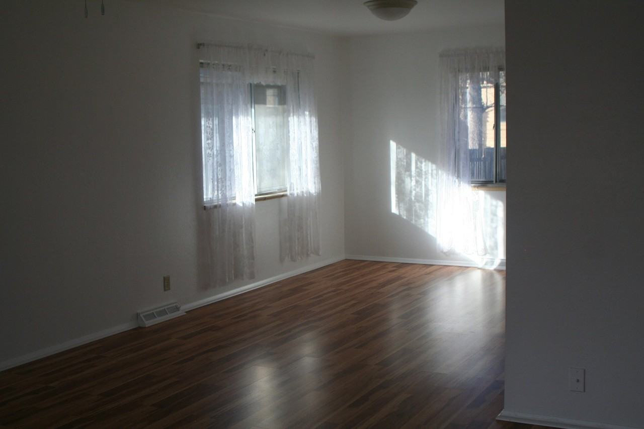 842 E Stuart St - Photo 3 of 4