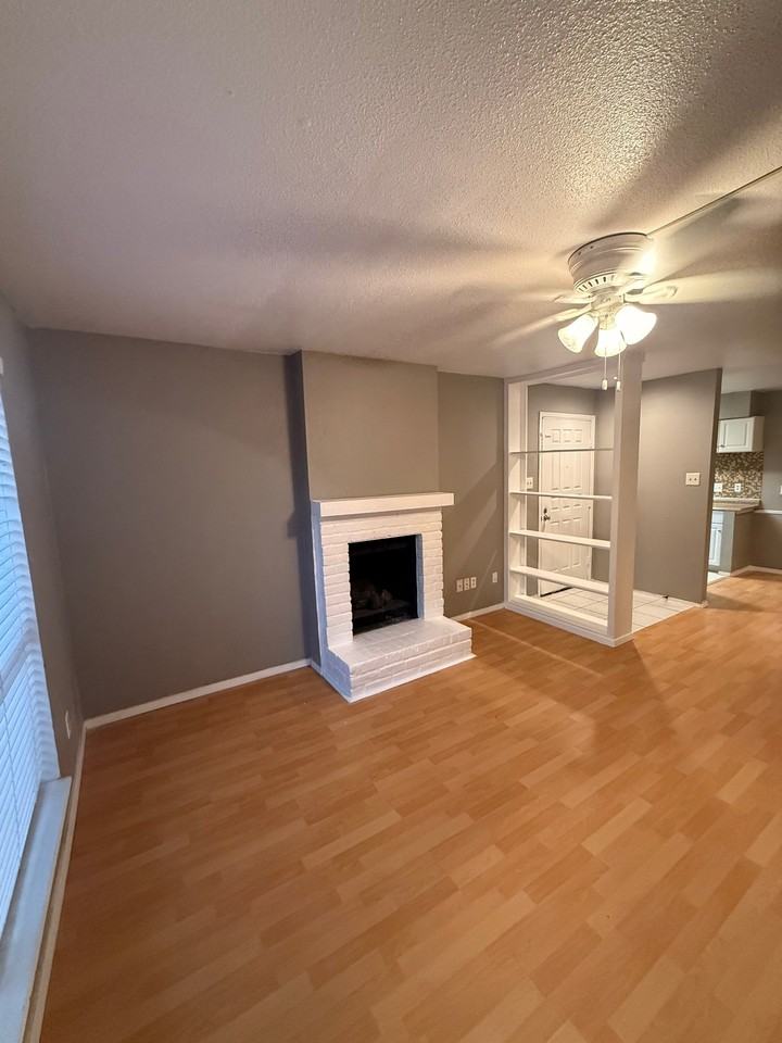 2100 Wilcrest Dr - Photo 3 of 15