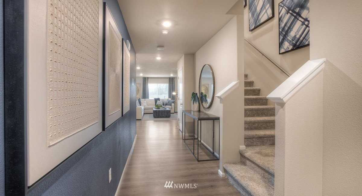 1909 18th Ave Sw - Photo 2 of 10