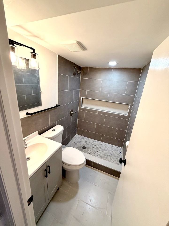 390 Lafayette St #2 - Photo 3 of 4