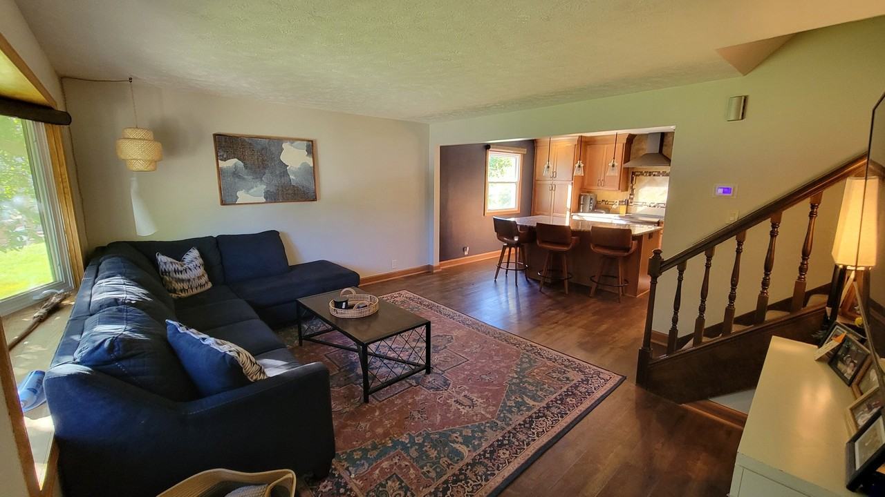 15216 Y St - Photo 2 of 3