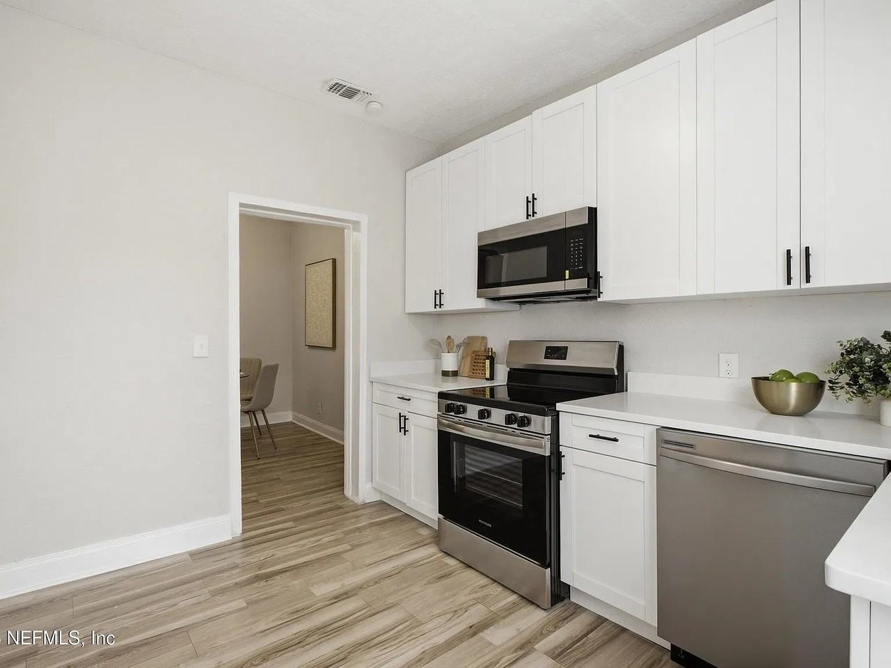 2202 W 1st St - Photo 4 of 20