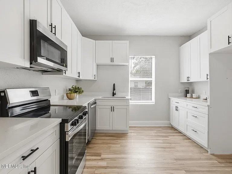 2202 W 1st St - Photo 5 of 20