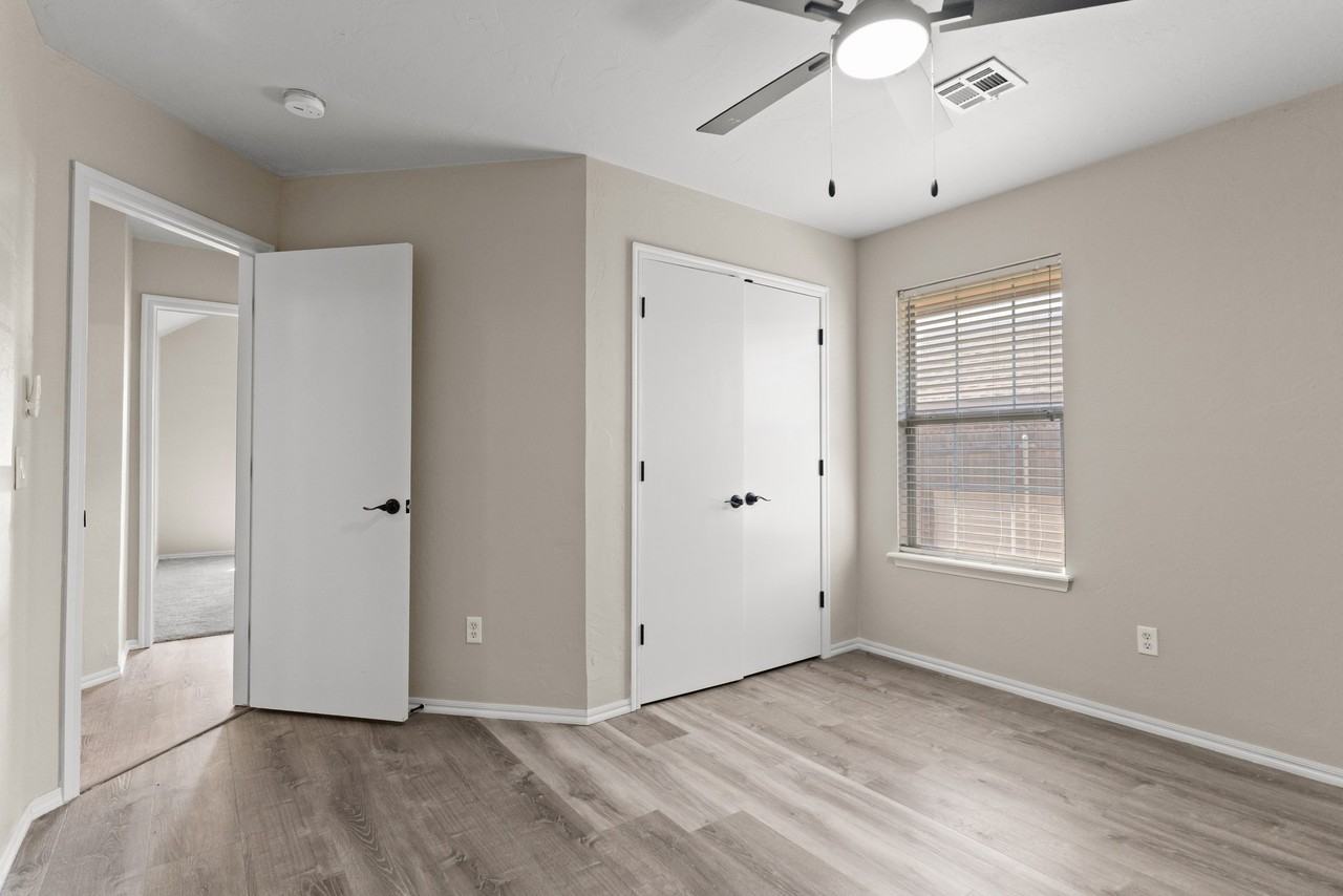 341 E Plantation Ter - Photo 3 of 16
