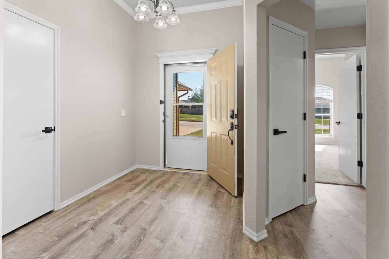 341 E Plantation Ter - Photo 4 of 16