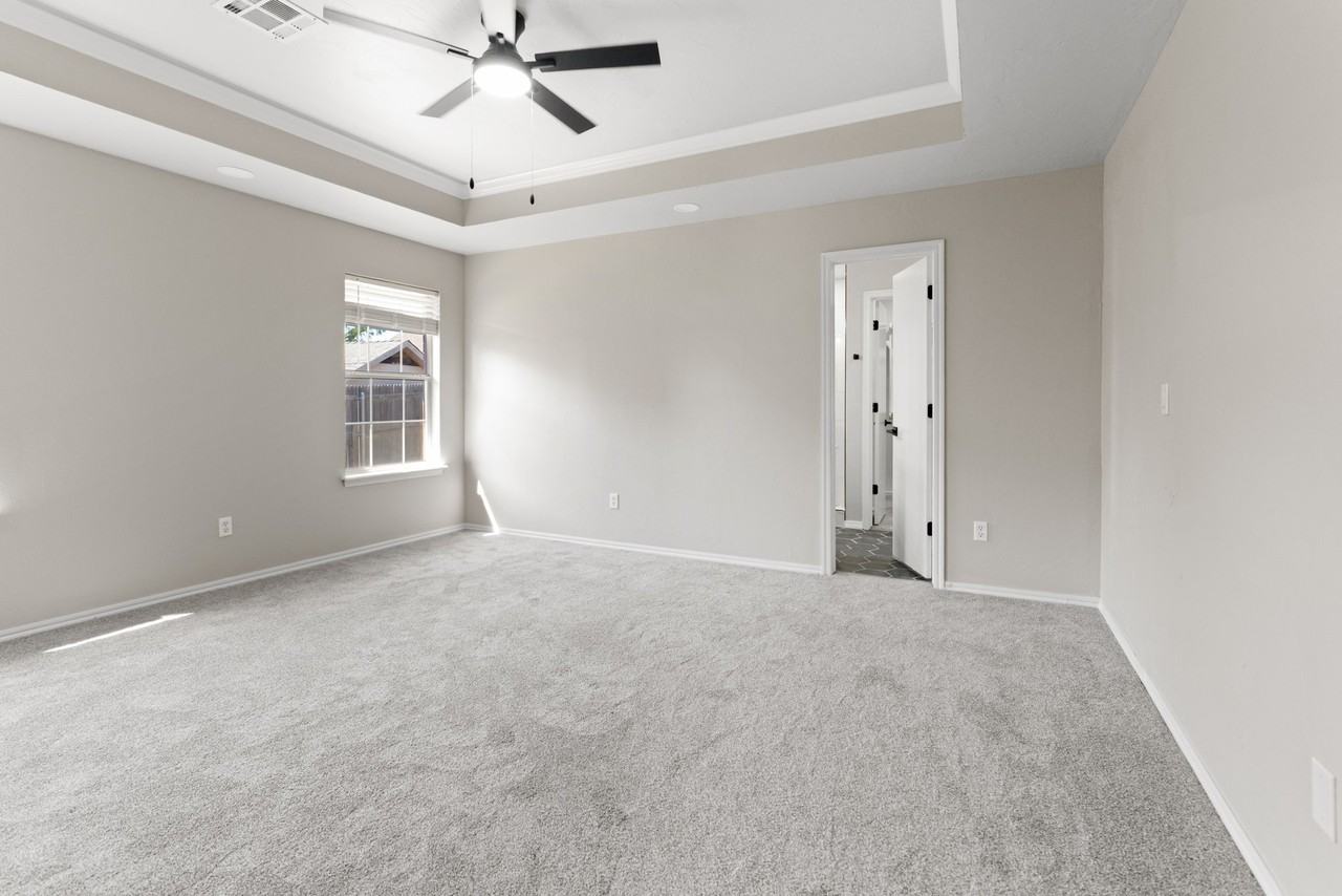 341 E Plantation Ter - Photo 5 of 16