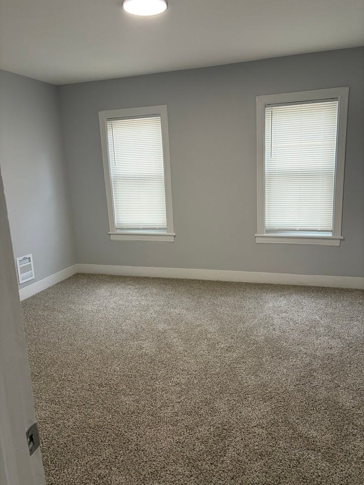 127 N 23rd St #B - Photo 3 of 9