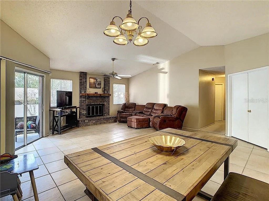 1512 Prairie Lake Blvd #1