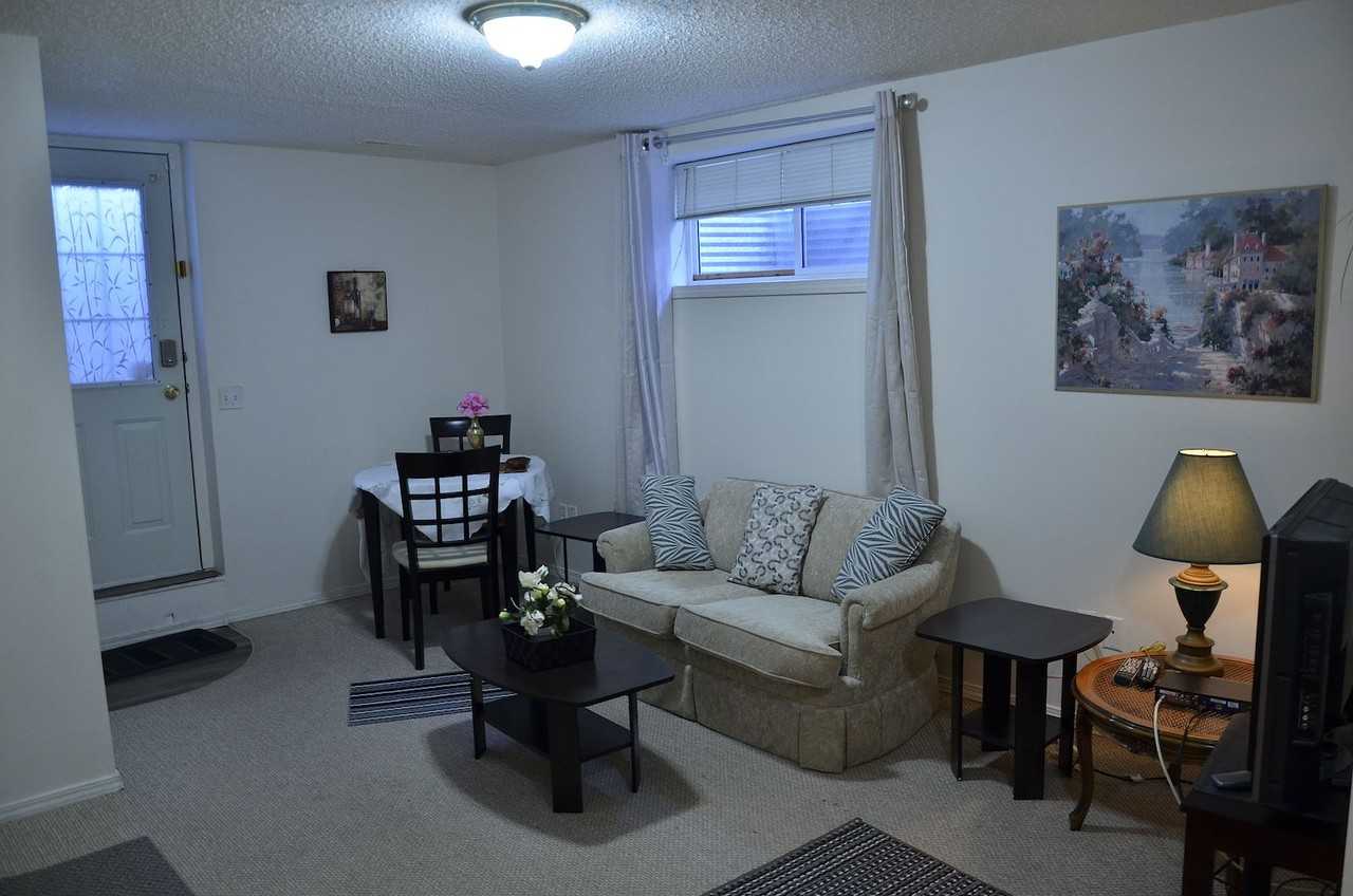 165 Martinvalley Cres Ne - Photo 4 of 17