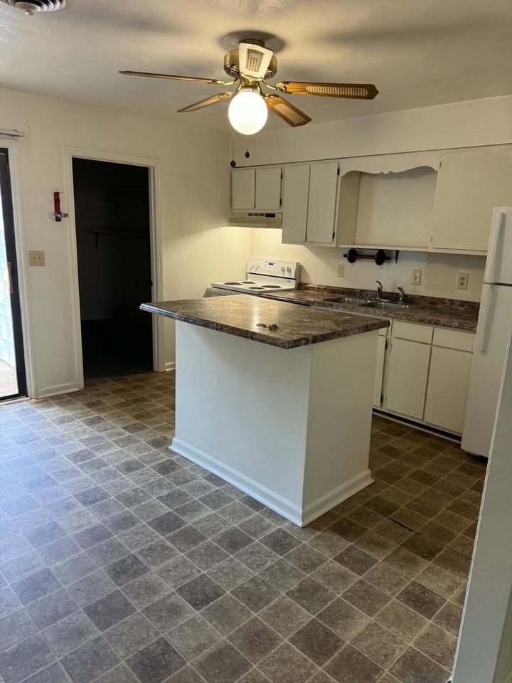 4504 Pennsylvania Ave Ne #4504 - Photo 3 of 14