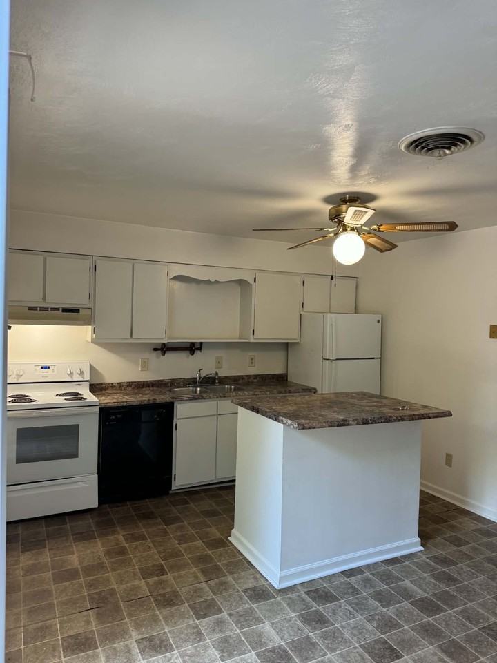 4504 Pennsylvania Ave Ne #4504 - Photo 4 of 14