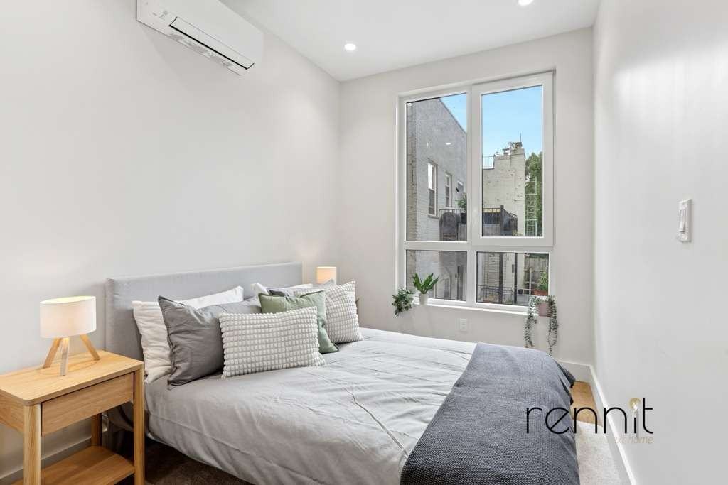 275 20th St #2G - Photo 5 of 10