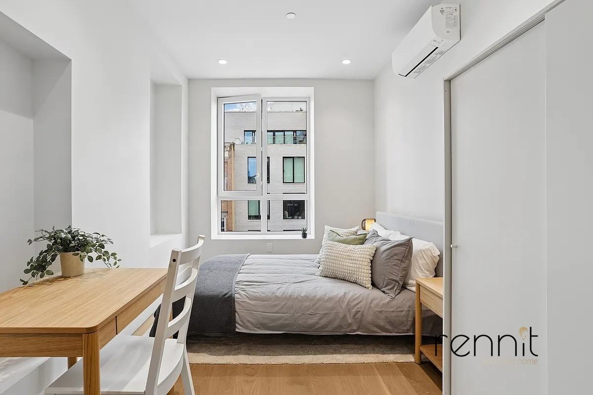 275 20th St #2I - Photo 3 of 11