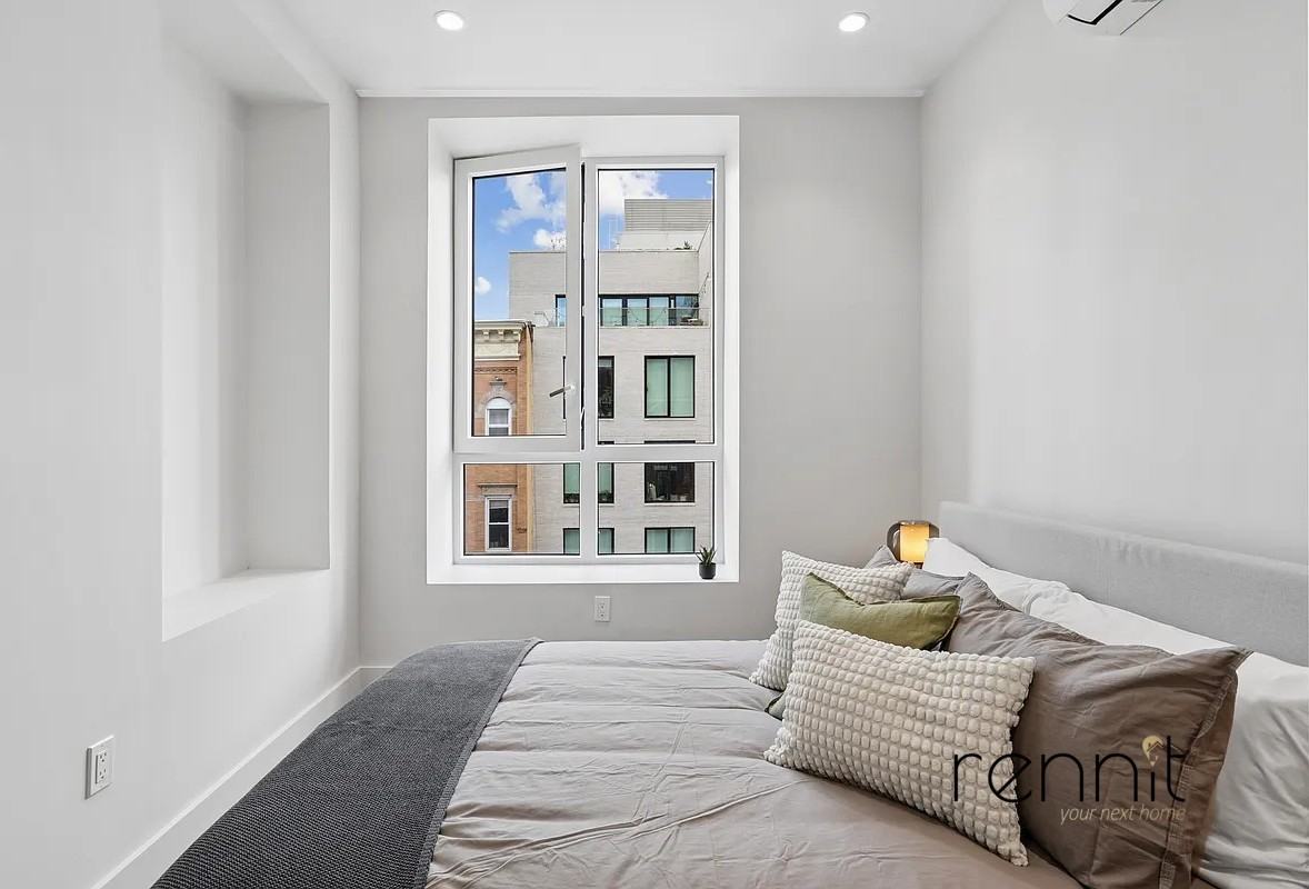 275 20th St #2I - Photo 4 of 11