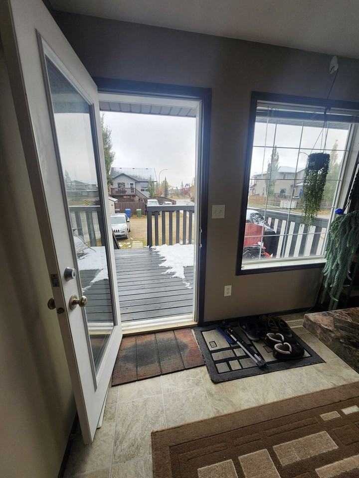 549 Lancaster Dr Uppr - Photo 3 of 7