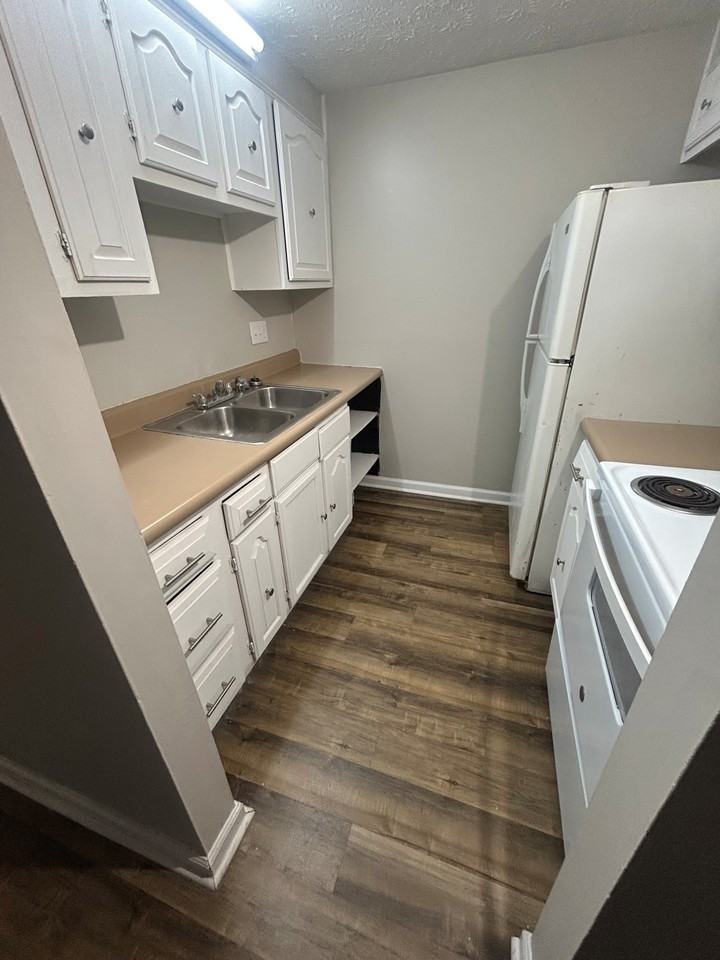 2845 Glenaire Dr #A - Photo 3 of 9