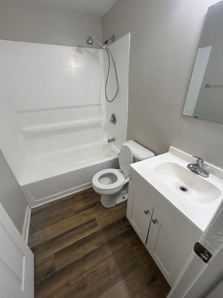 2845 Glenaire Dr #A - Photo 4 of 9