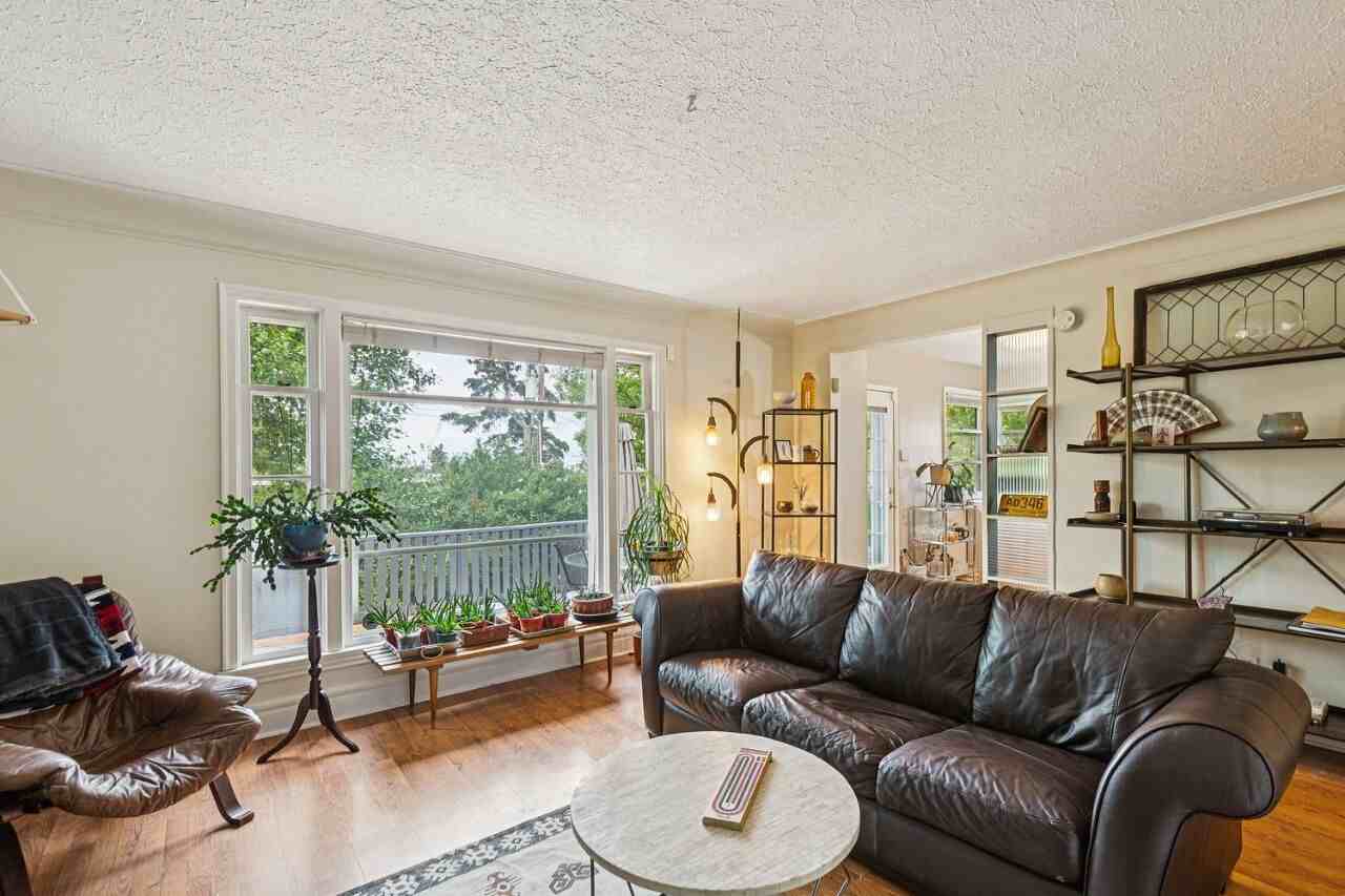 2128 17 Ave Sw - Photo 3 of 21