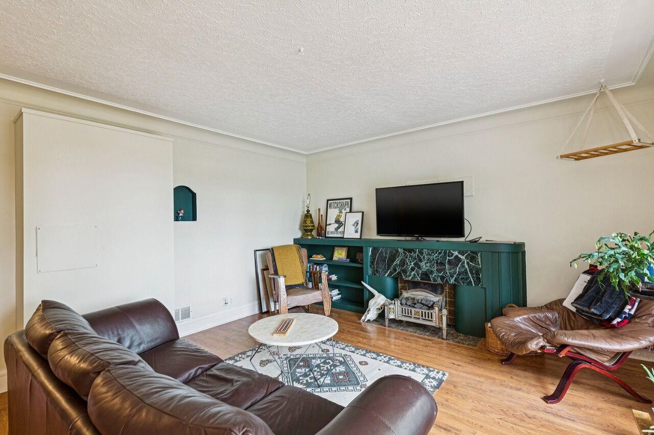 2128 17 Ave Sw - Photo 4 of 21