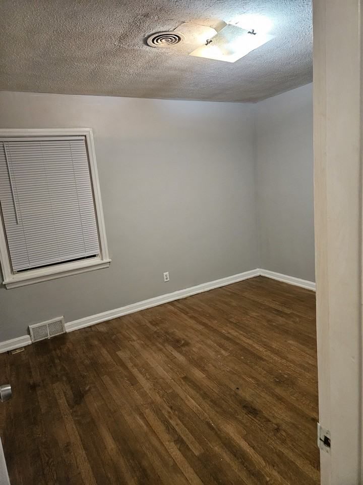 2333 Southview Dr #NA - Photo 3 of 16