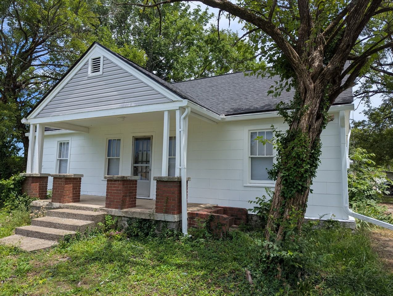 627 6th Ave N #NA - Photo 7 of 8