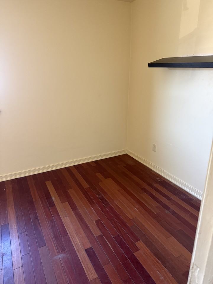 303 E Elm St #4 - Photo 5 of 7