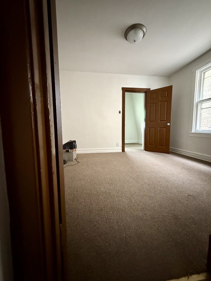 3804 N Francisco Ave #2 - Photo 6 of 12