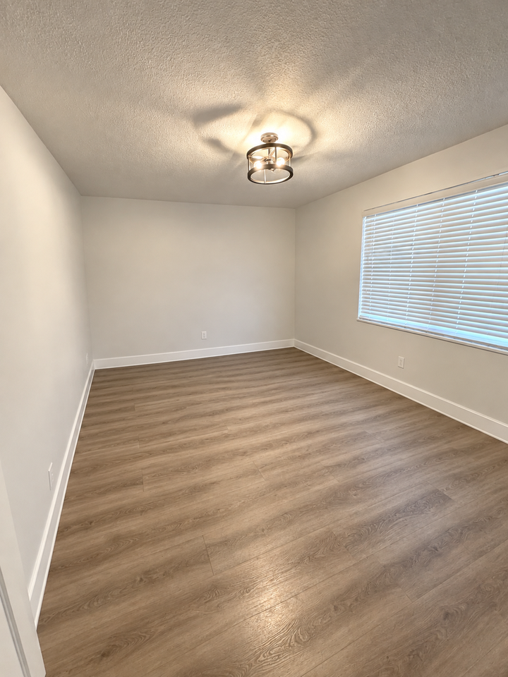 1506 Nw 113th Way - Photo 5 of 8