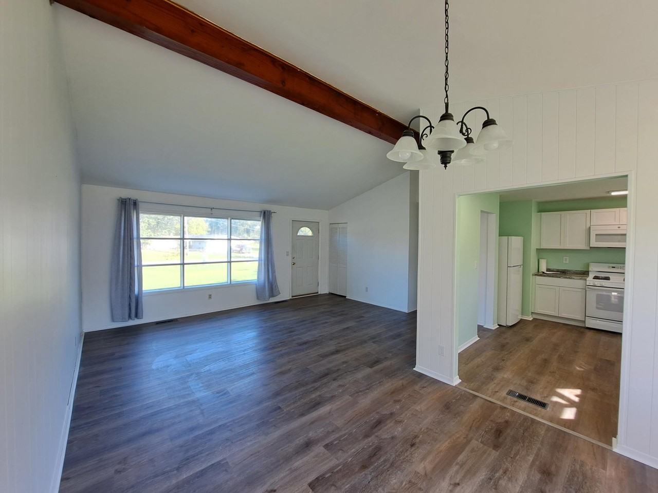 1521 Stanford Dr #NA - Photo 3 of 10