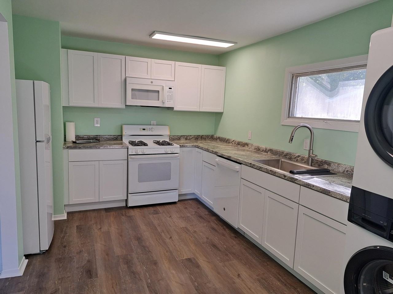 1521 Stanford Dr #NA - Photo 5 of 10