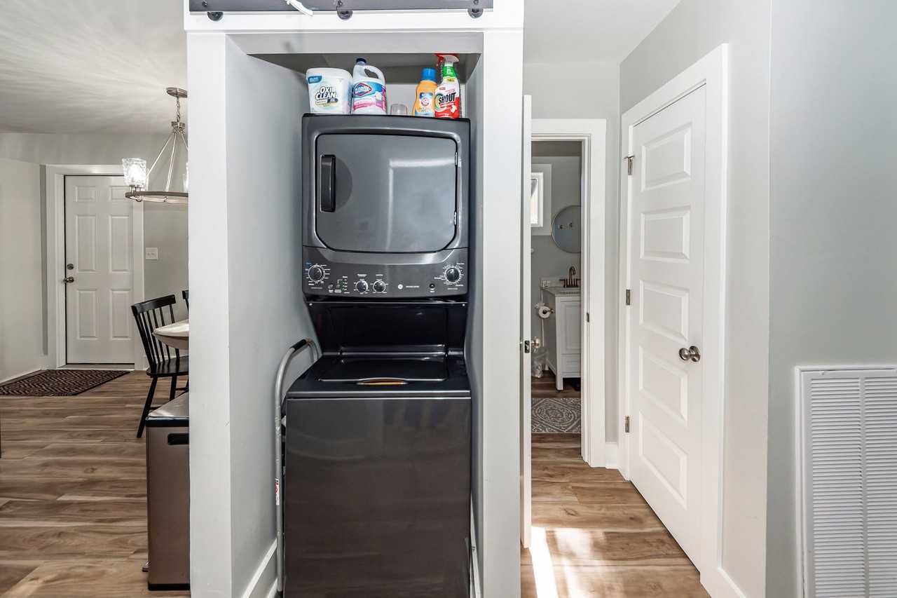 1511 Larry St - Photo 2 of 41