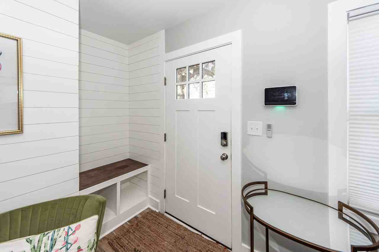 1511 Larry St - Photo 4 of 41