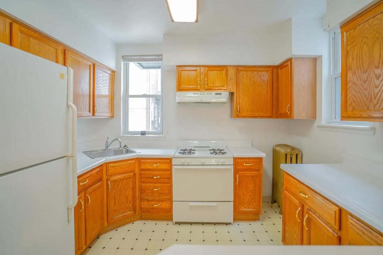 859 Granite St - Photo 3 of 10