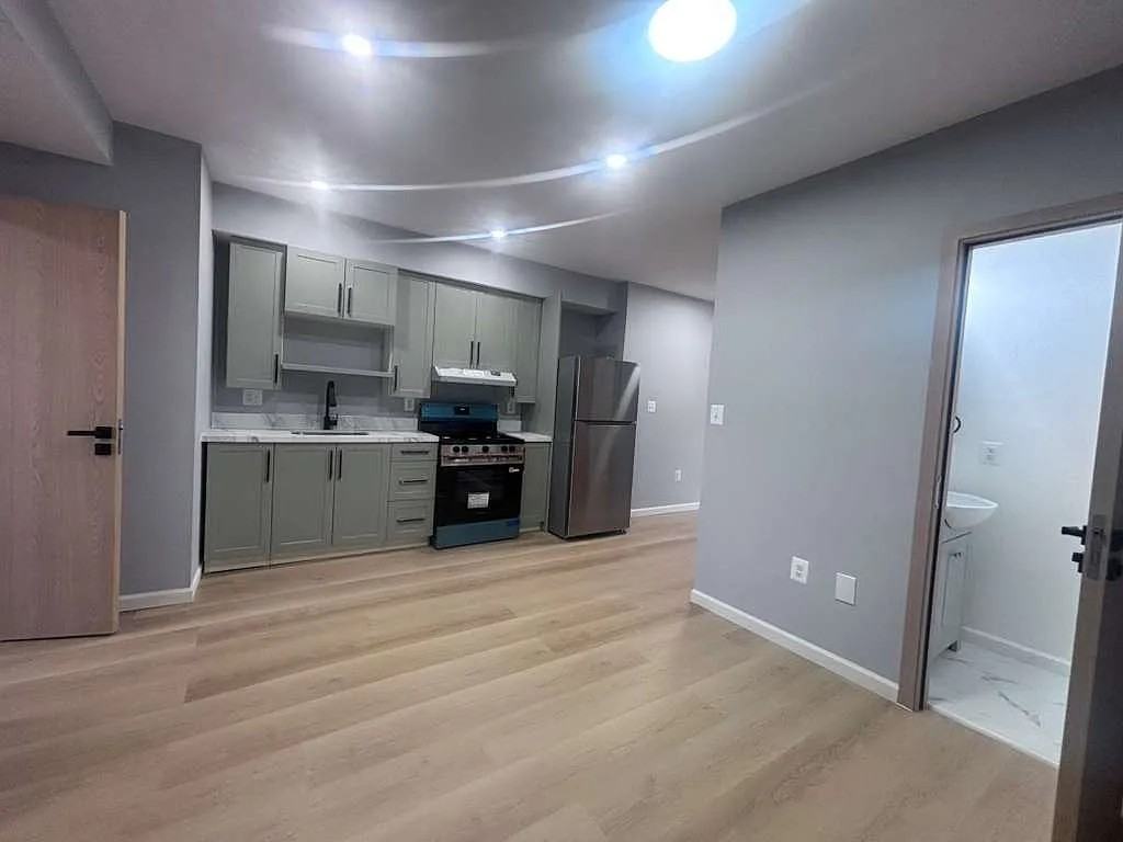 150 36th St Ne #3 - Photo 2 of 28