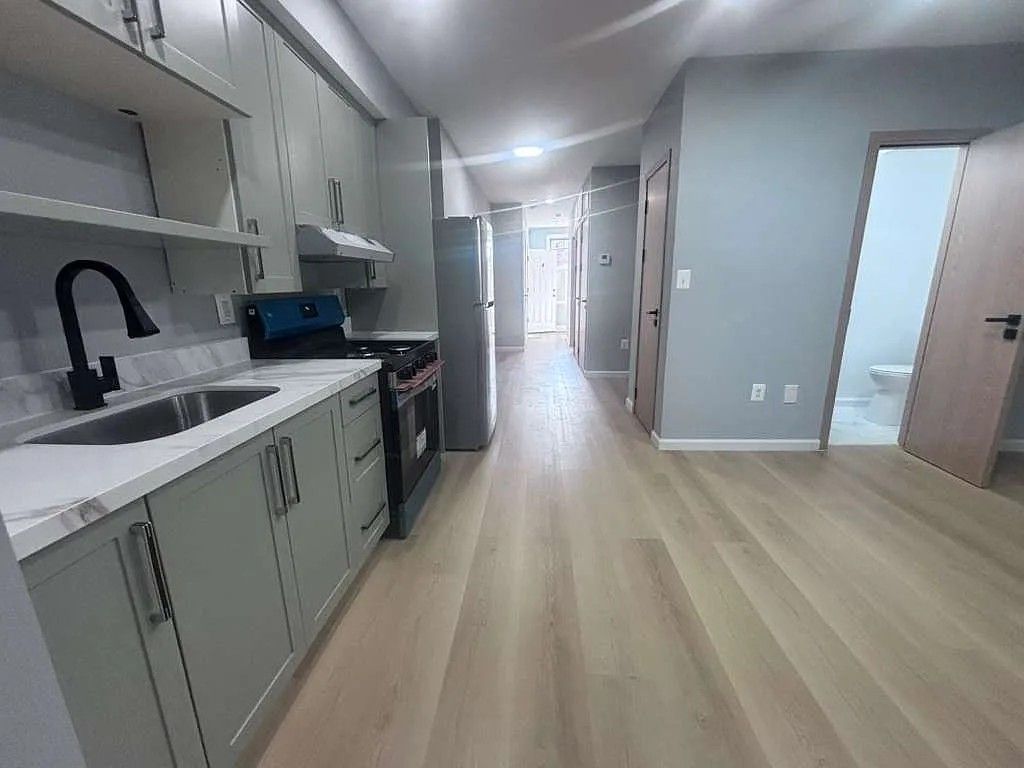 150 36th St Ne #3 - Photo 3 of 28