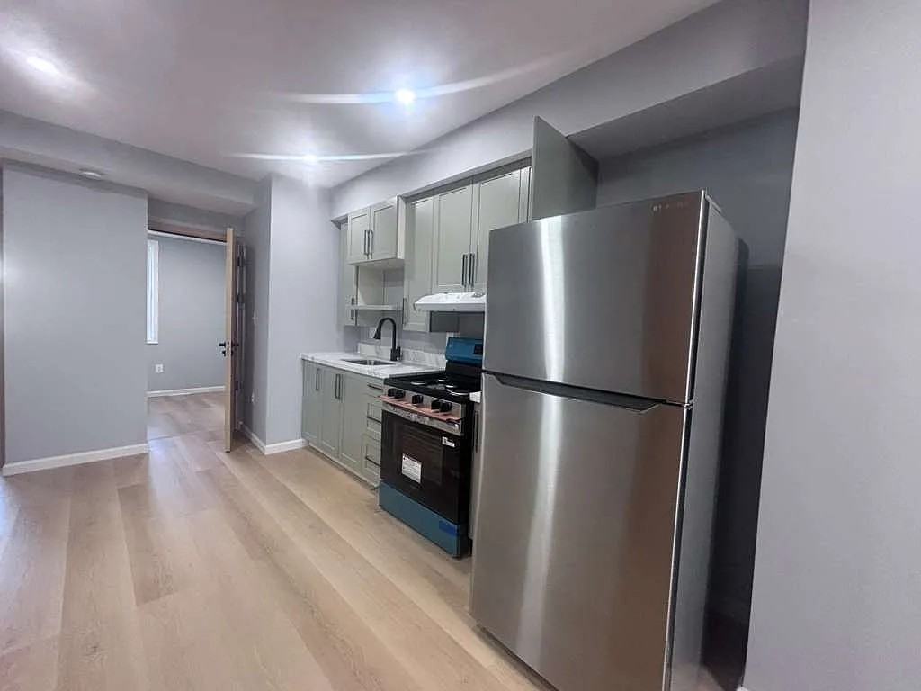 150 36th St Ne #3 - Photo 4 of 28
